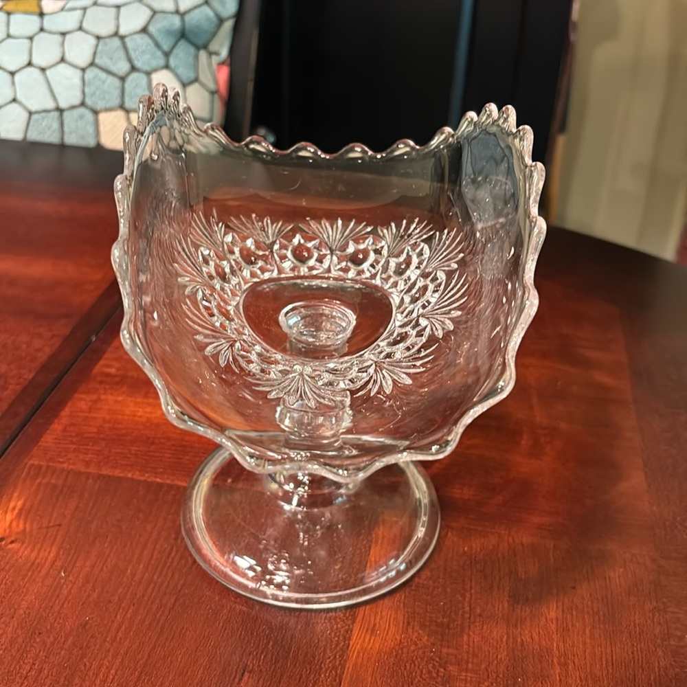 Curved Pedestal Glass Dish Daisy Pattern Vintage - Picture 2 of 6